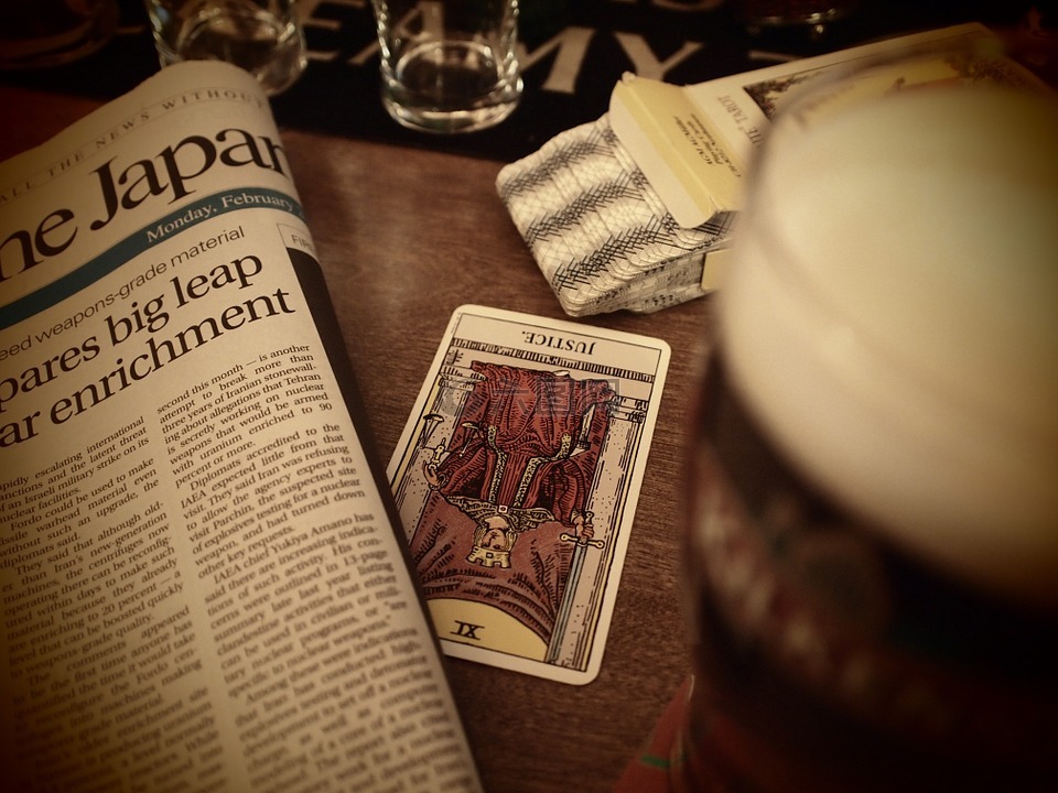 塔罗牌,报纸,爱尔兰酒吧