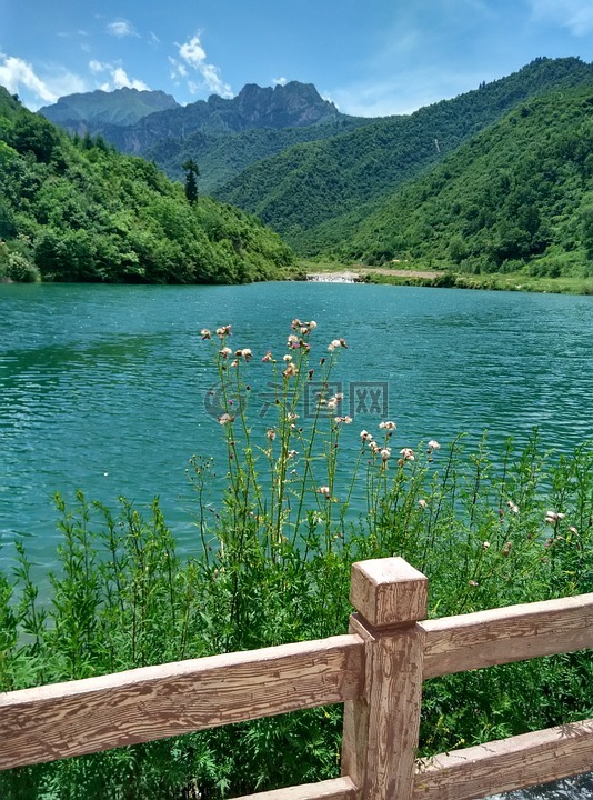 湖泊,山峰,蓝天