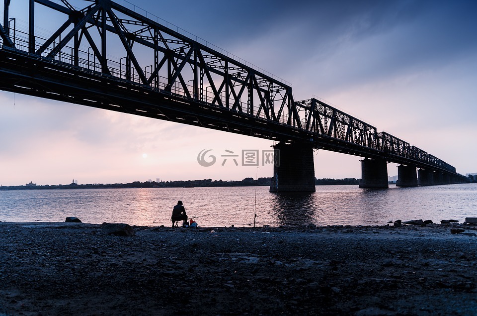 松花江,河边铁路桥,素描