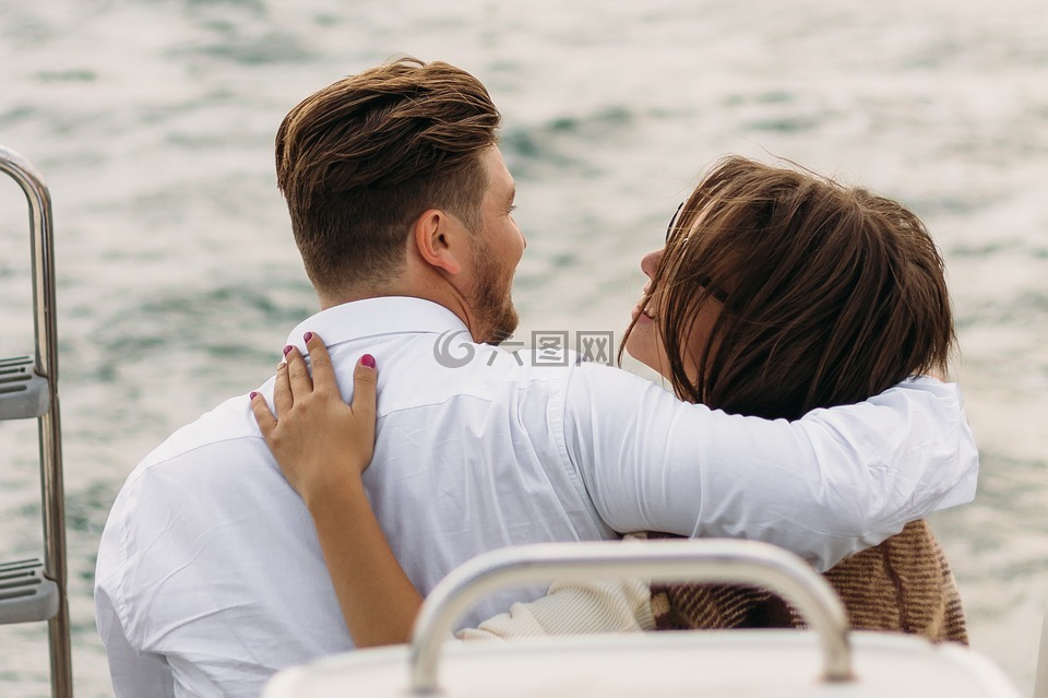 在游艇上,情侣,吻
