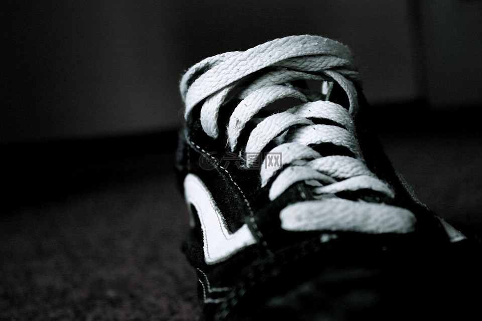 鞋,黑白色,黑