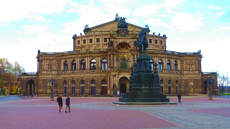 皂苷歌剧院,德累斯顿,法院和国家歌剧院