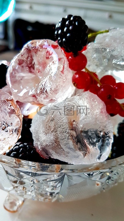 冰的多维数据集,冰块在一个碗晶,冰块水果