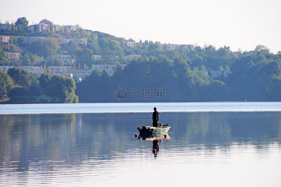 沉默湖,平静的早晨,钓鱼者