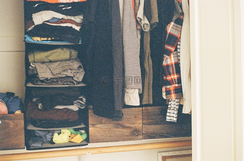 壁橱里,衣服,衬衫