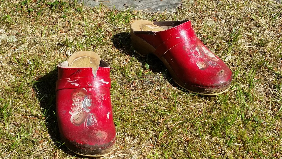 木底鞋,草,红色