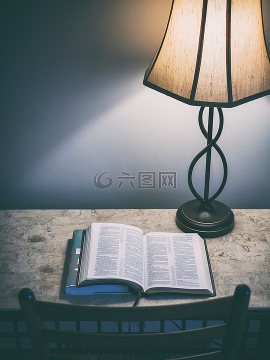 灯,书,读卡器