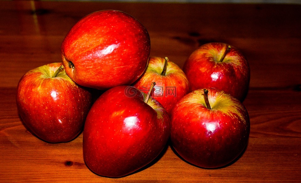 红红的苹果,水果成熟的季节,食品