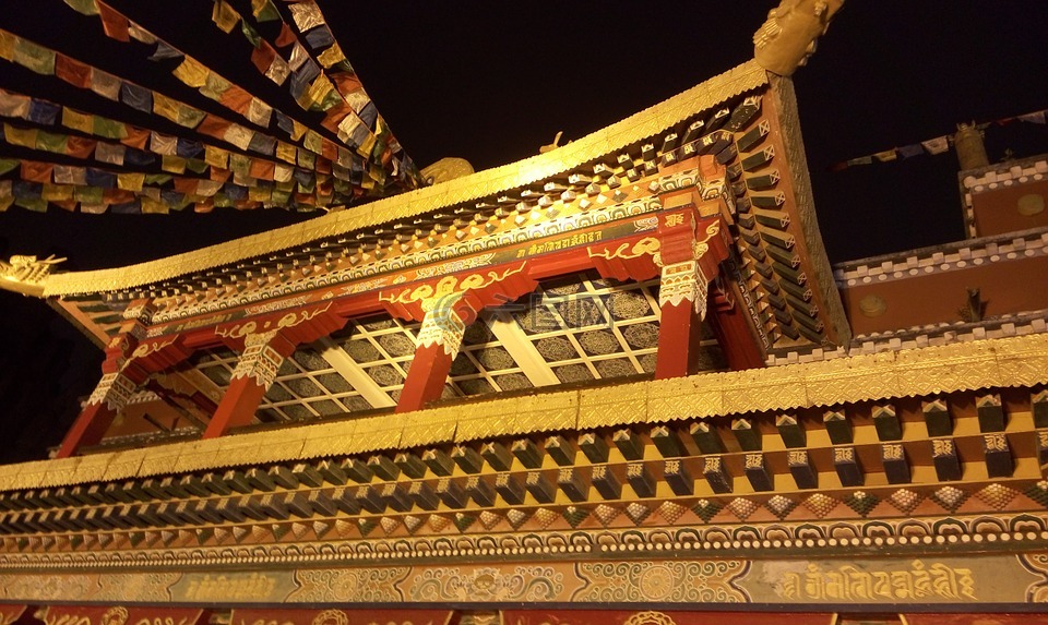 金碧辉煌的建筑,特色建筑,西藏美景