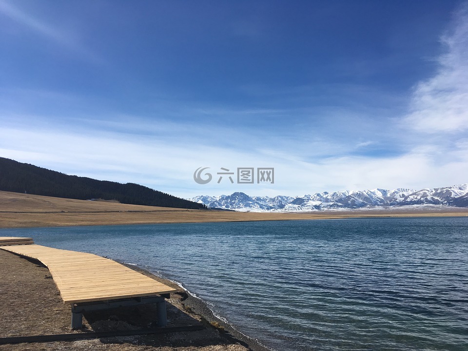 塞里木湖,新疆,伊犁