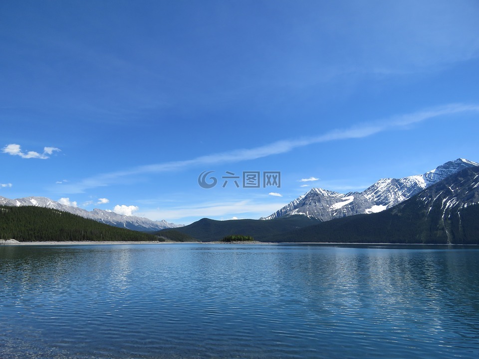 上部的卡纳纳斯基斯湖,落基山,艾伯塔省