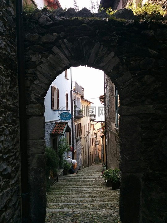 法国,古老的小镇,城门口