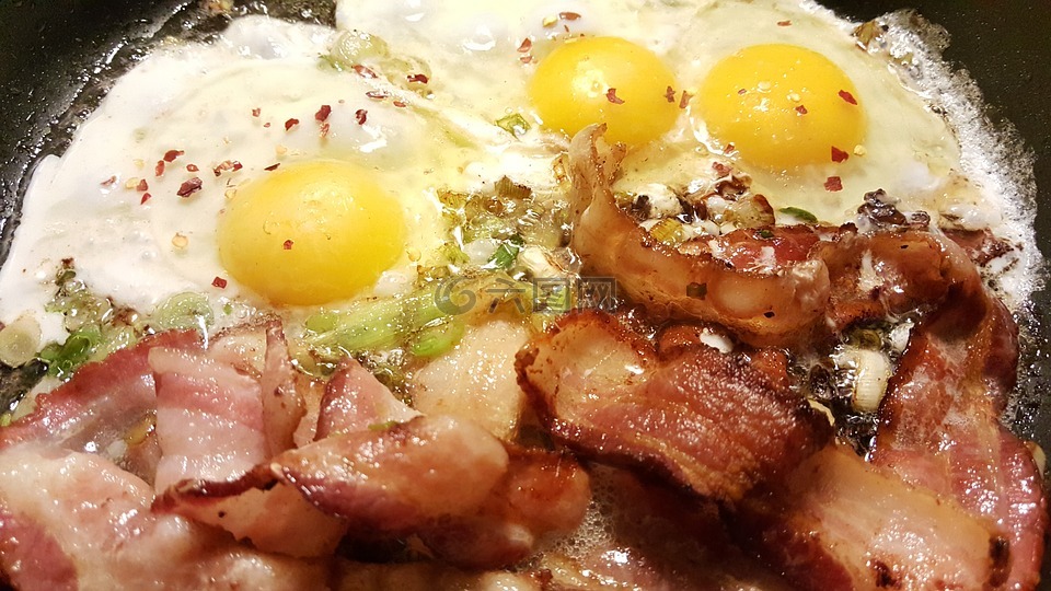 炒鸡蛋,培根,早餐