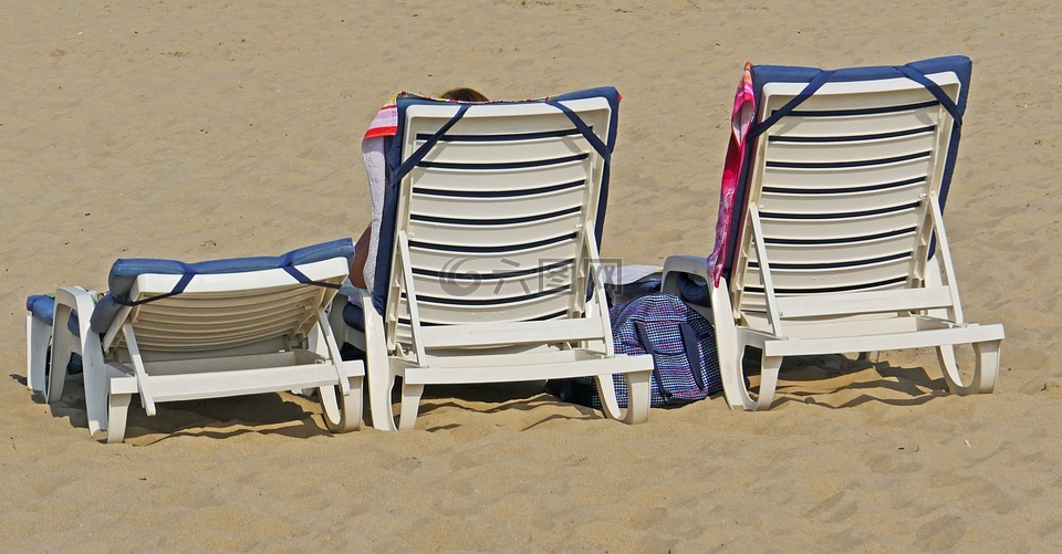 海滩生活,沙,日光躺椅