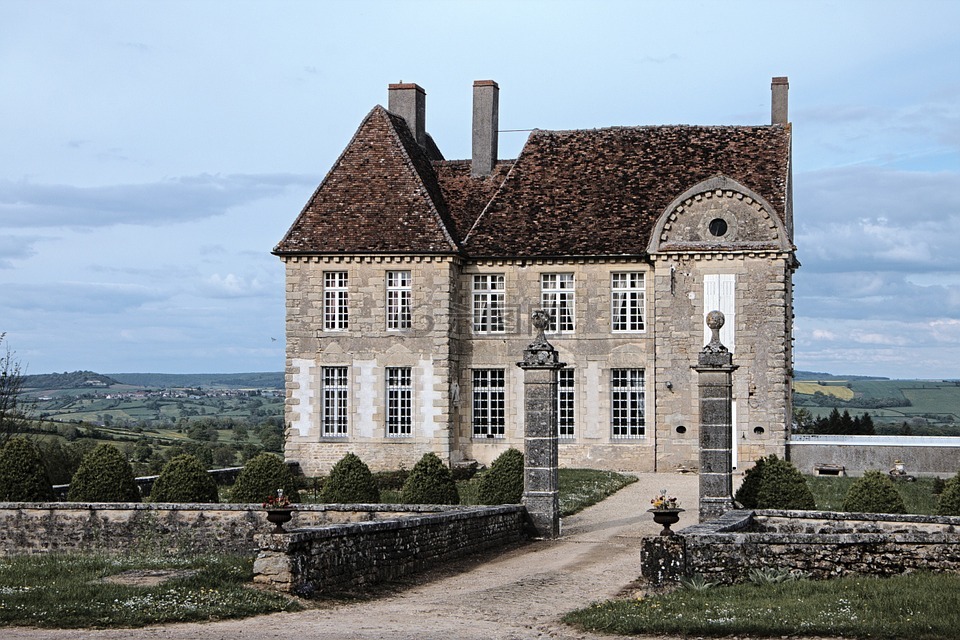 城堡pignol,nièvre,纪念碑