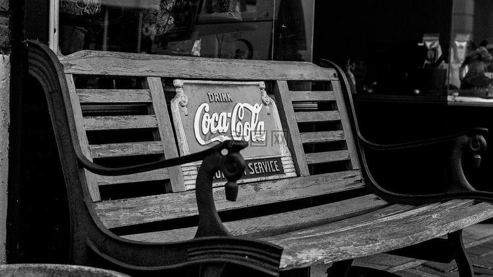 可口可乐板凳,古色古香的长椅上,旧的老式的板凳