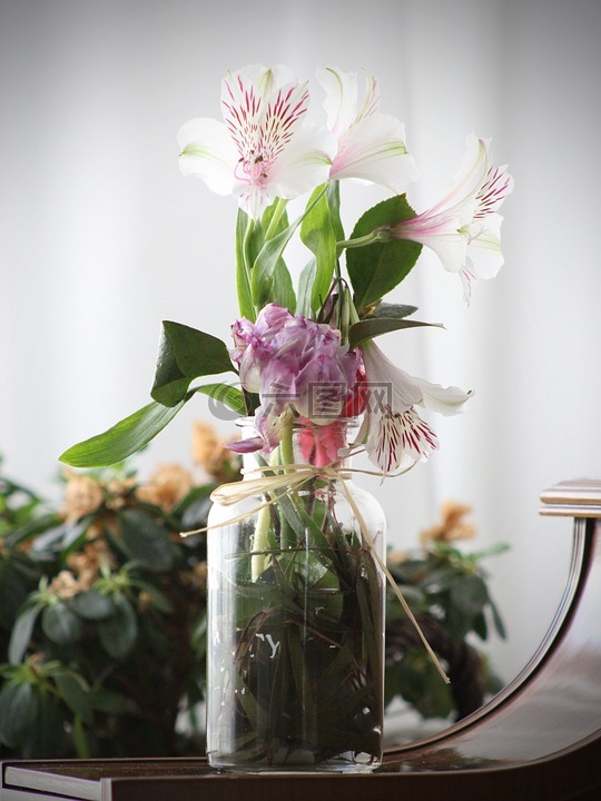 鲜花,花瓶,桌面