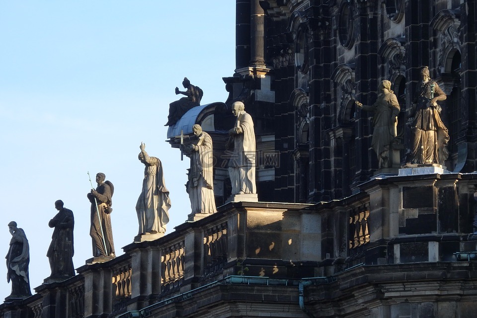 德累斯顿,天主教的宫廷教堂,圣徒的雕像