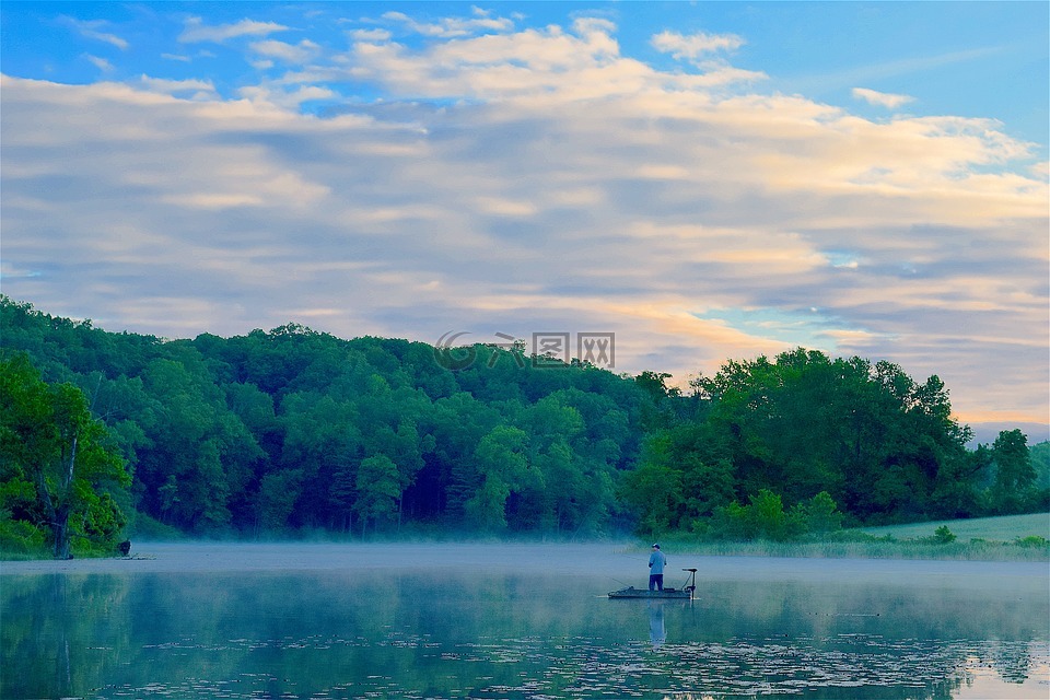 湖,渔,清晨的薄雾