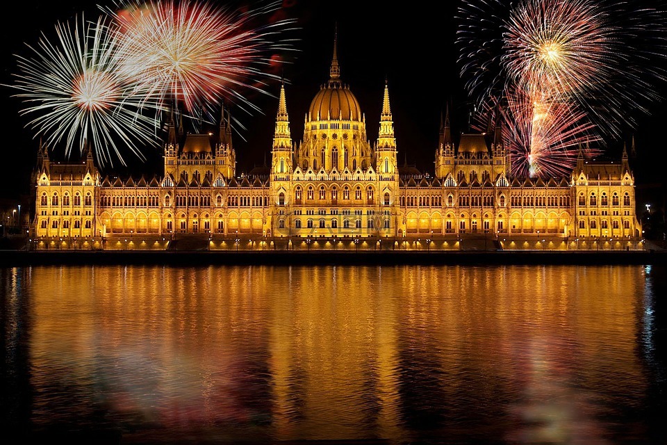 布达佩斯,议会,根据匈牙利