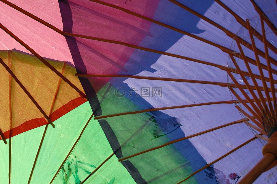 五颜六色的雨伞,竹伞,亚洲传统的雨伞