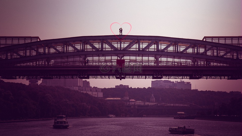 在爱情上桥,莫斯科,爱情