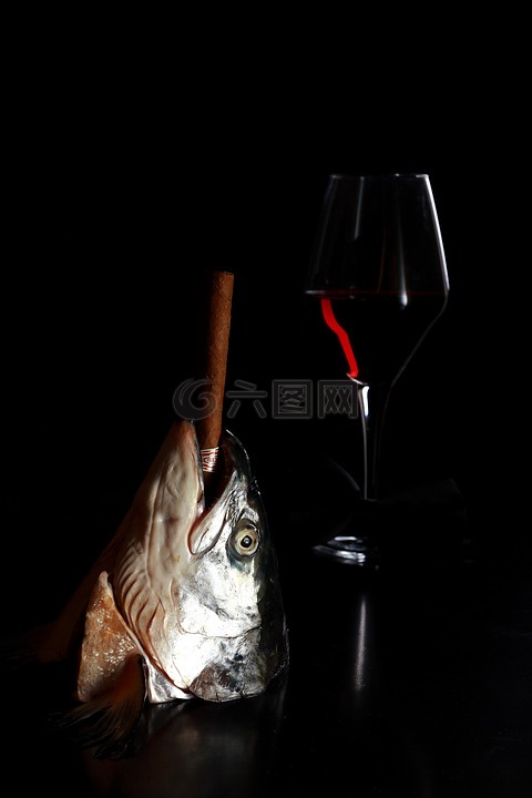 鱼,葡萄酒,雪茄