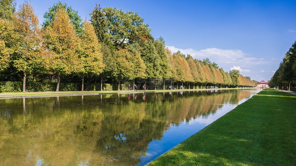 schlossgarten,秋天的颜色,水中倒影