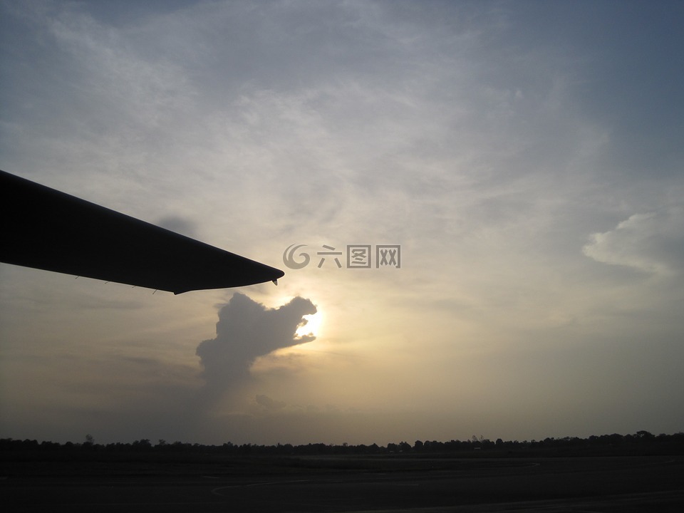 非洲布隆迪,飞机机翼,明亮的天空