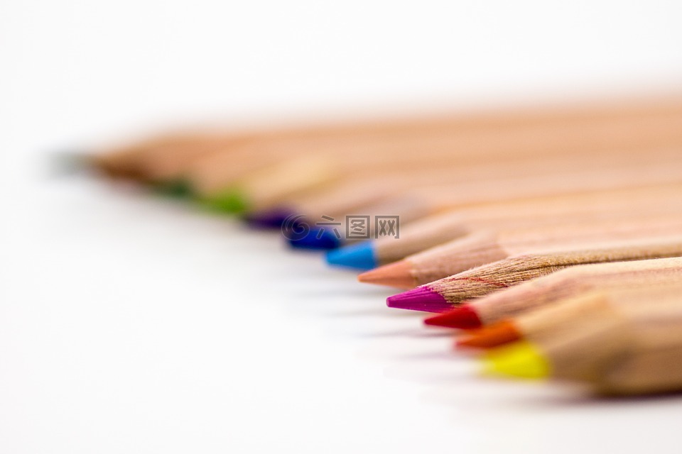 彩色的铅笔,钢笔,蜡笔