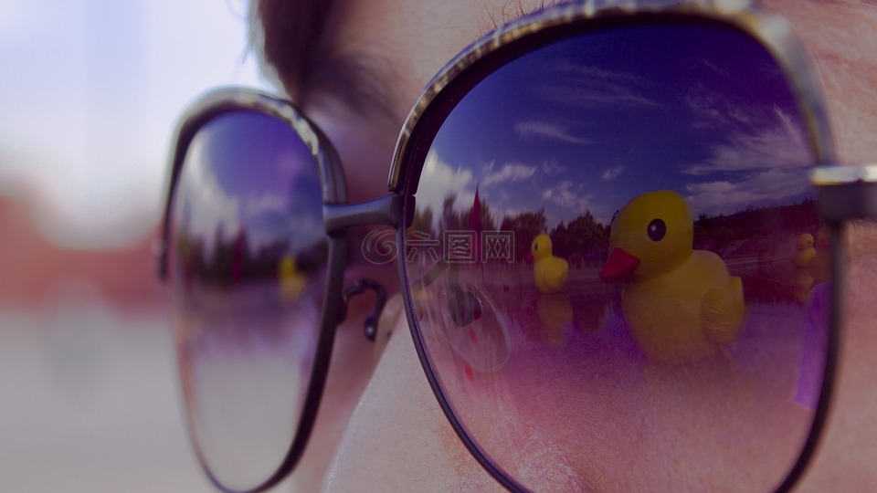 眼镜,鸭子,影视城