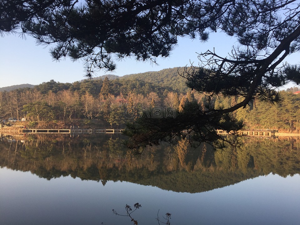 这也是我庐山拍摄的,水面很静很透彻,我喜欢这里的一切