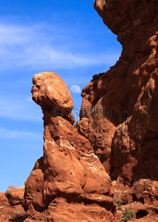 红色岩石,月亮,沙漠