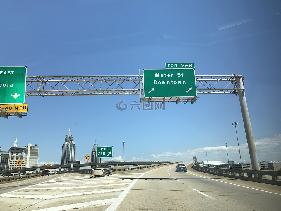 市中心的移动阿拉巴马州,在10号州际公路边上,路牌