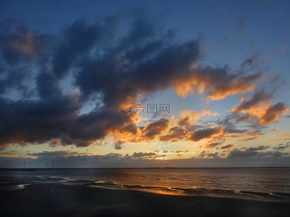 海,夕阳,夜晚的天空