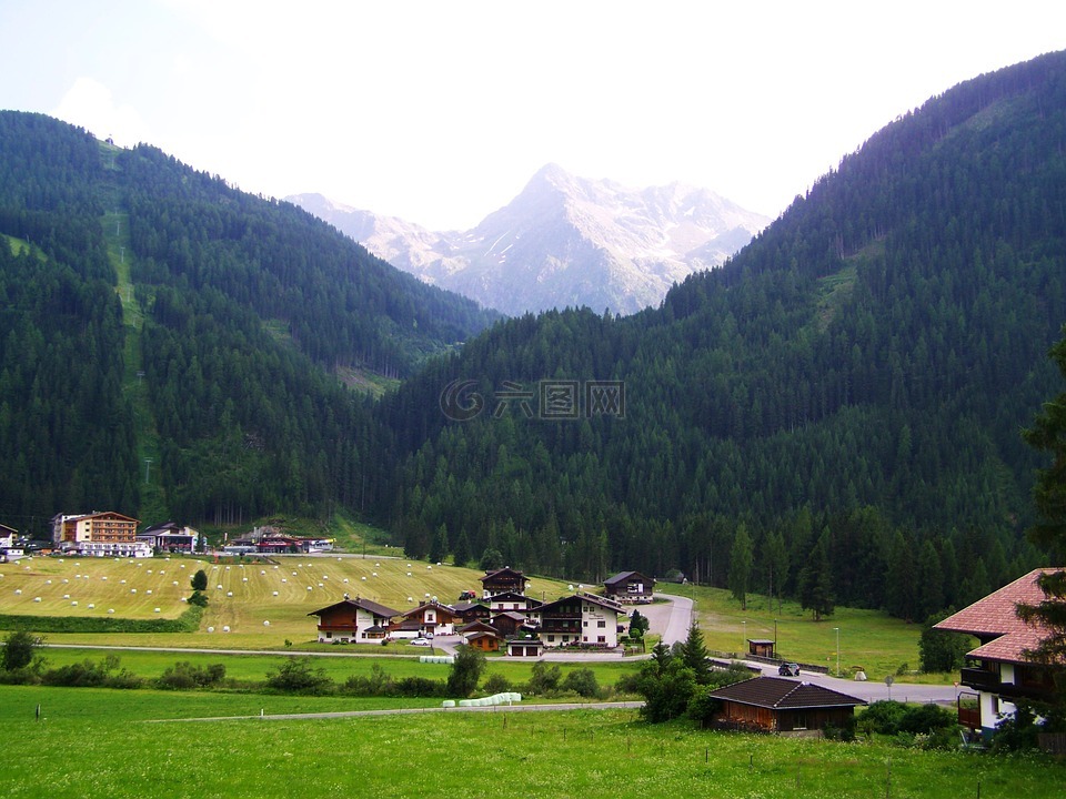 高山的村庄,阿尔卑斯山的风景,阿尔卑斯山
