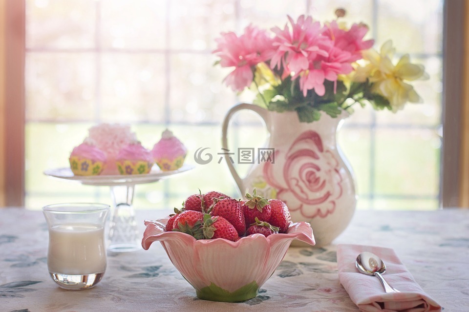 在碗草莓,夏天,水果