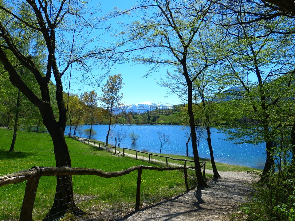 日本国天皇湖,拉戈迪天王,意大利