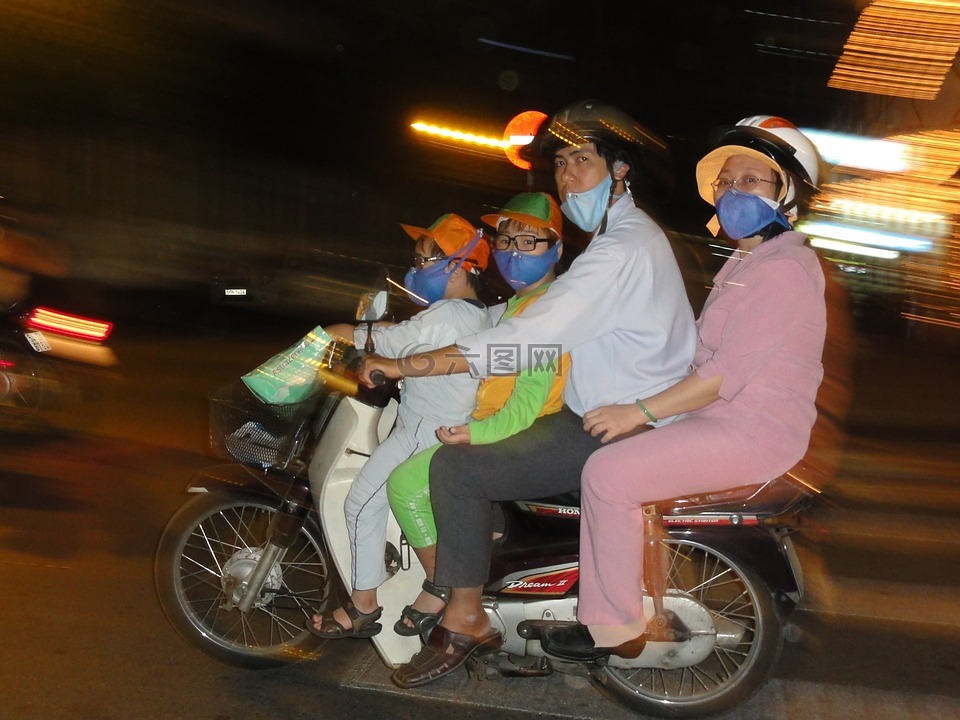 家庭,摩托车,在晚上