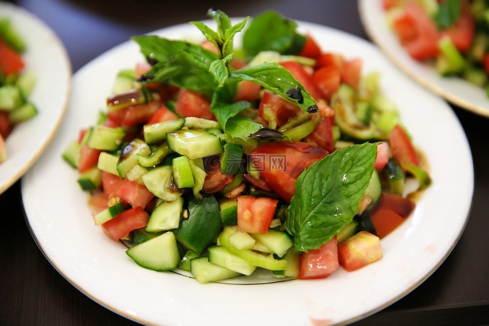 nar ekşili萨拉塔,domates,salatalık