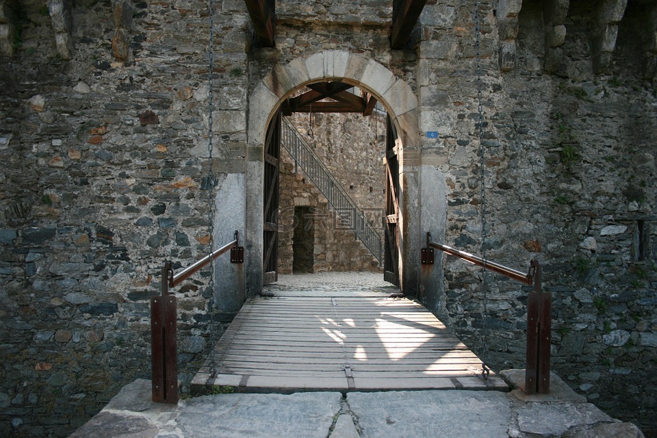 castello di 蒙特贝罗,贝林佐纳,目标