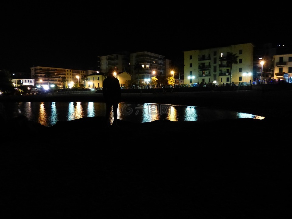 文堤米利亚,海滩,在晚上