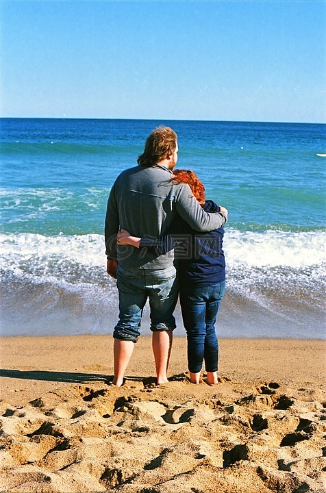 海滩,年轻,对年轻的夫妇
