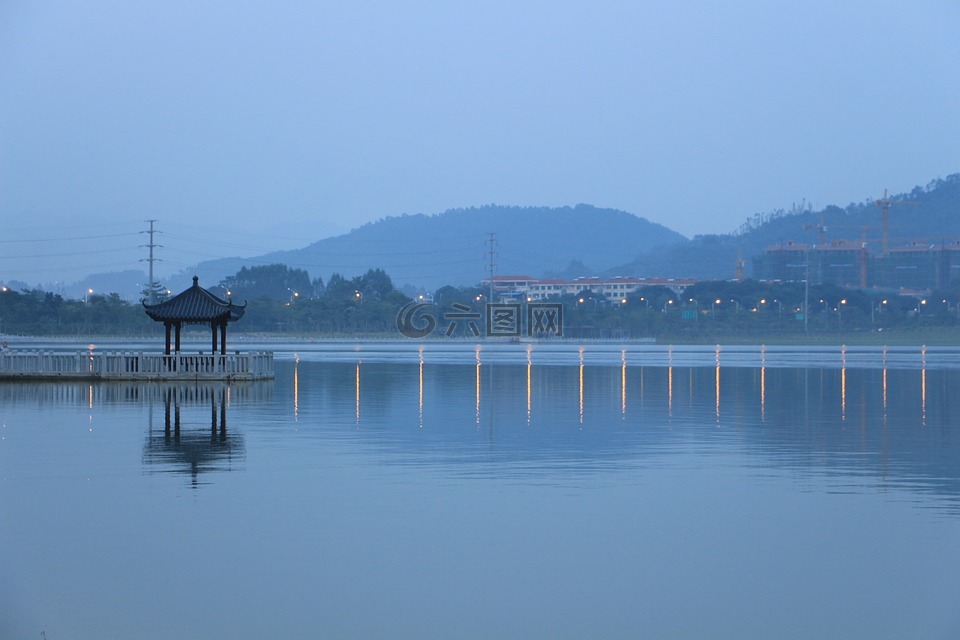 湖水,水面倒影,霧氣