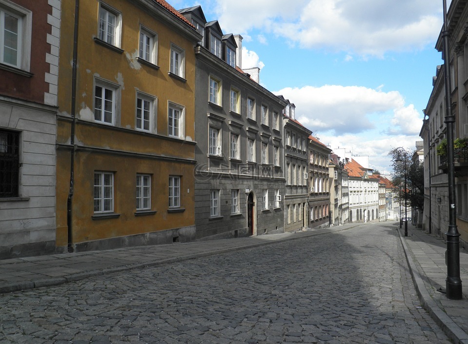 华沙,盯着旧,空荡荡的街道