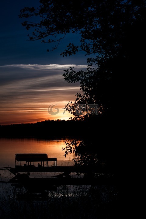 夏天的晚上,性质,湖
