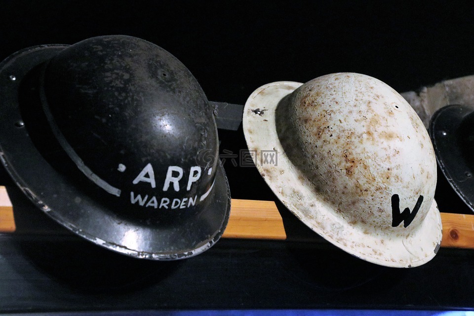 空袭的头盔,世界战争,历史