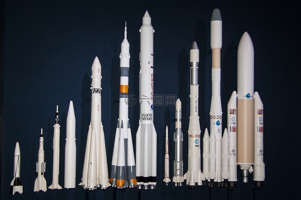 v2 火箭,阿丽亚娜 5 号发射装置,火箭在大小的比较