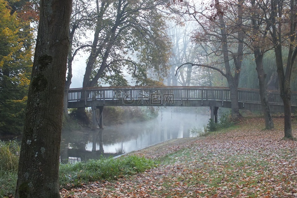 桥,11 月,雾