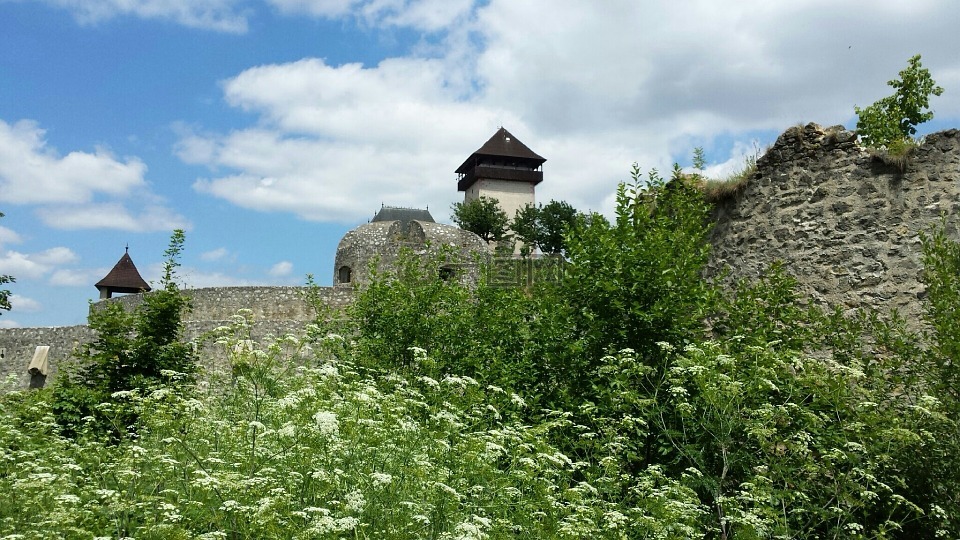 中世纪城堡,特伦钦,具有里程碑意义